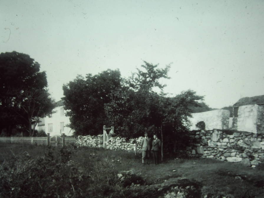 VON 6 ruiner med to menn